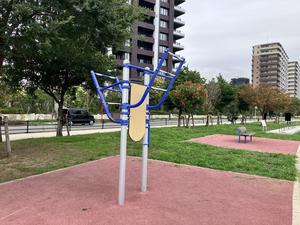 アイランドシティ中央公園 グリーンベルト2のぶらぶらストレッチ - コトブキ エルウェル (左右で高さが違う・・珍しい。写真は問い合わせフォームでいただいたもの。2026.09.10)